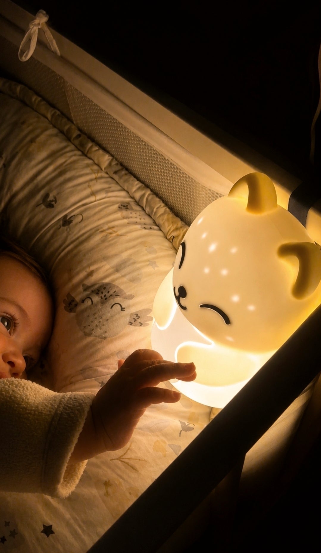Veilleuse Bébé Céleste — Lumière Rouge, Sommeil Préservé